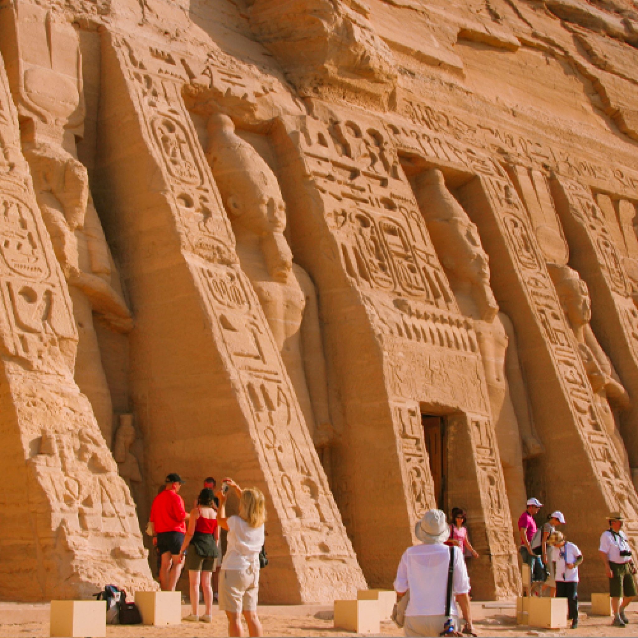 nefertiti-temple-2
