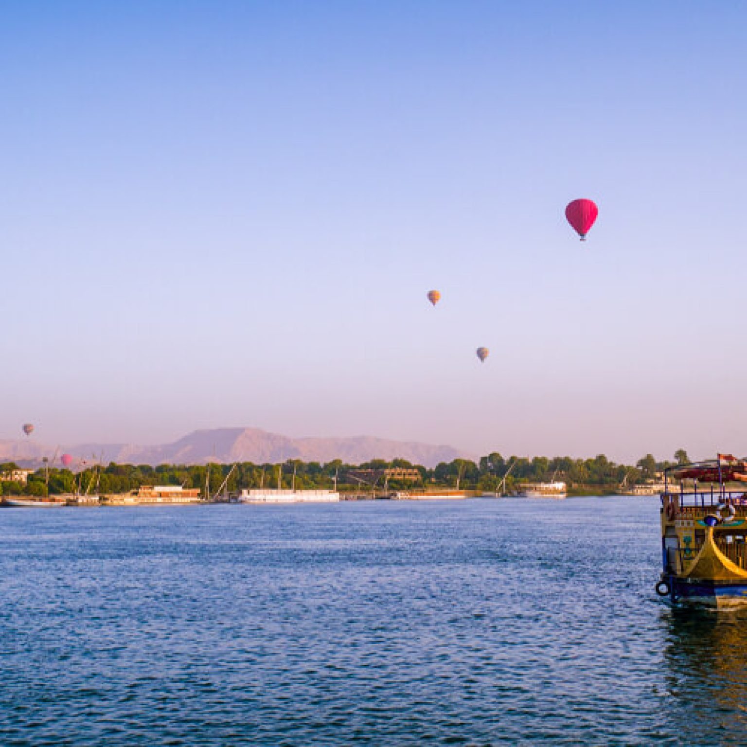 nile-crius-and-hot-Air-balloon